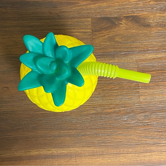 🔶 {4/$12} 🍍 Plastic Pineapple Cup with Straw 🍹 - Picture 3 of 7